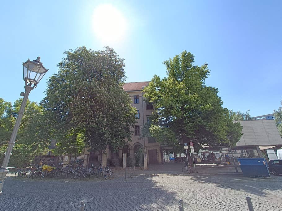 OnePlus Nord 2T photo gallery