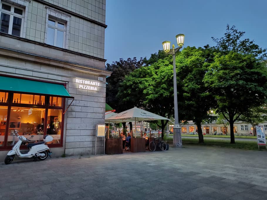 OnePlus Nord 2T photo gallery