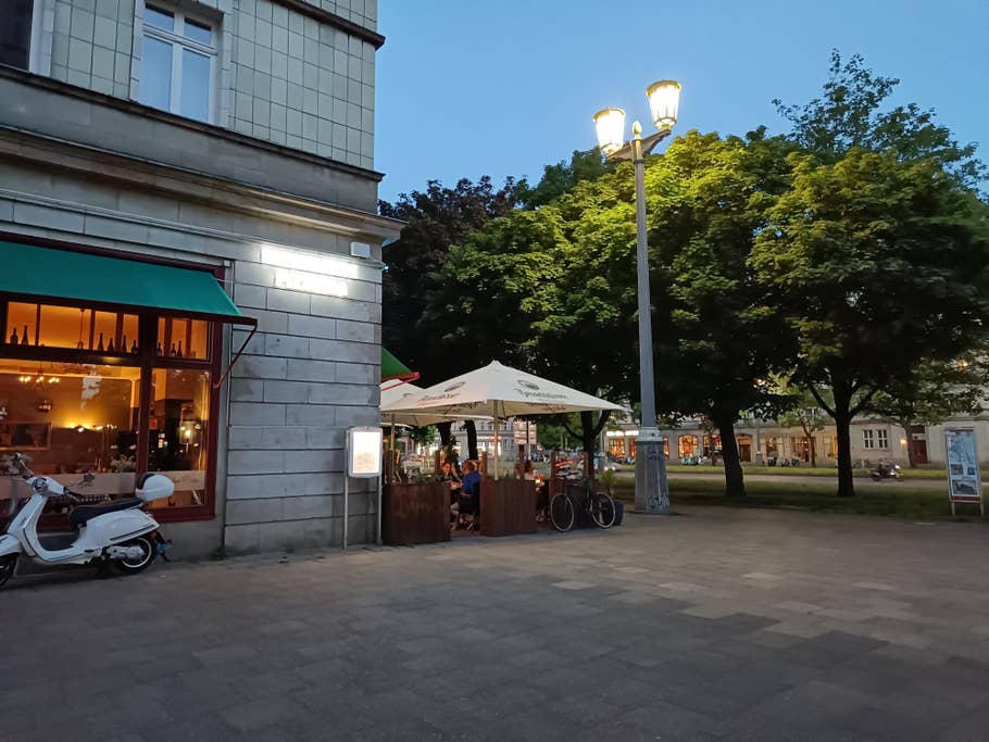 OnePlus Nord 2T photo gallery