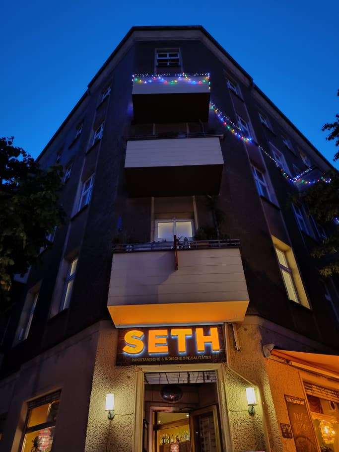 OnePlus Nord 2T photo gallery