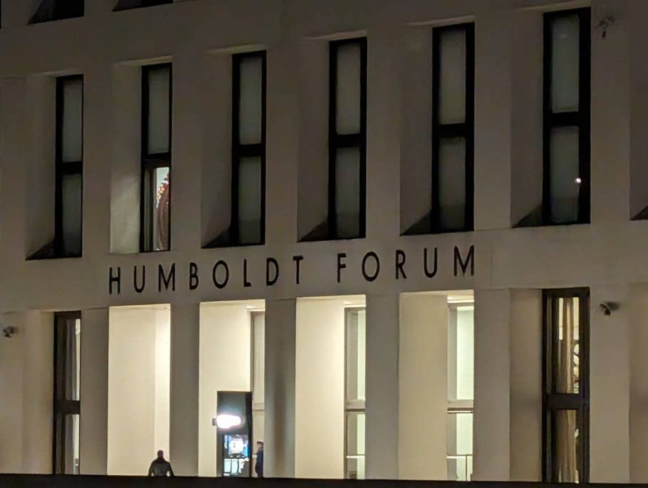 Main camera (8x digital zoom)