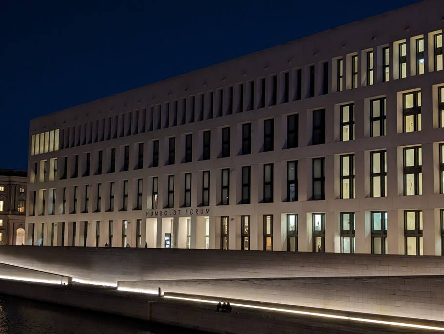 Main camera (2x digital zoom)