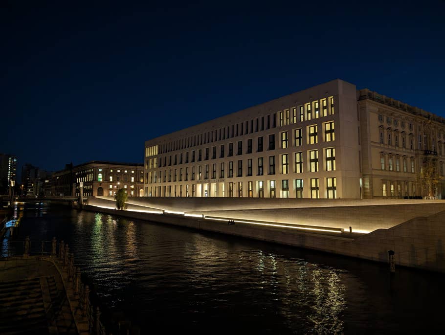 Main camera - Night mode on