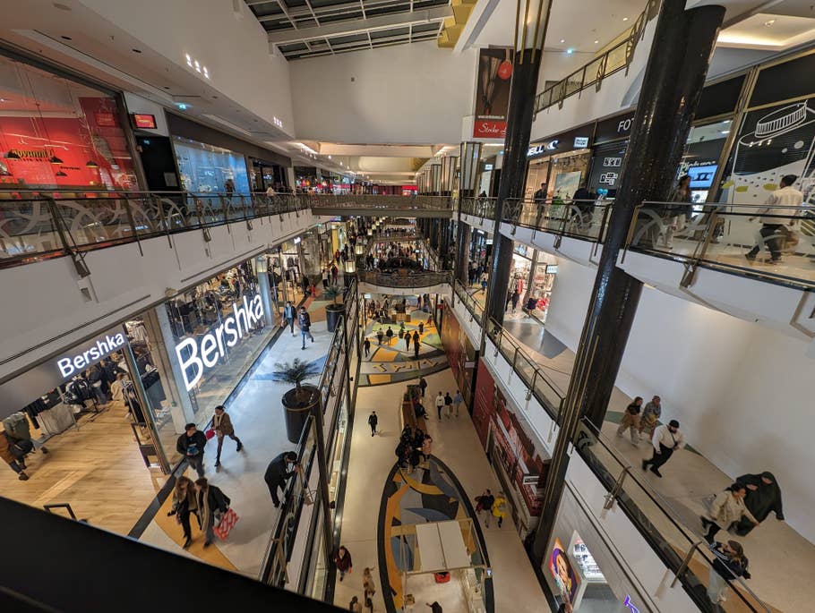 Google Pixel 8 Pro review sample