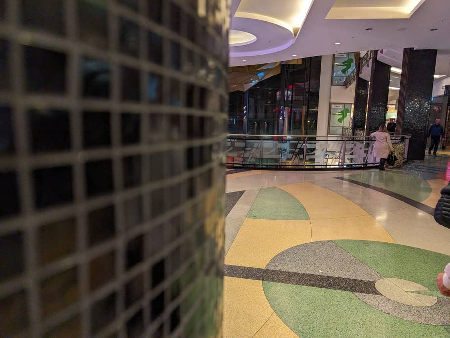 Google Pixel 8 Pro review sample