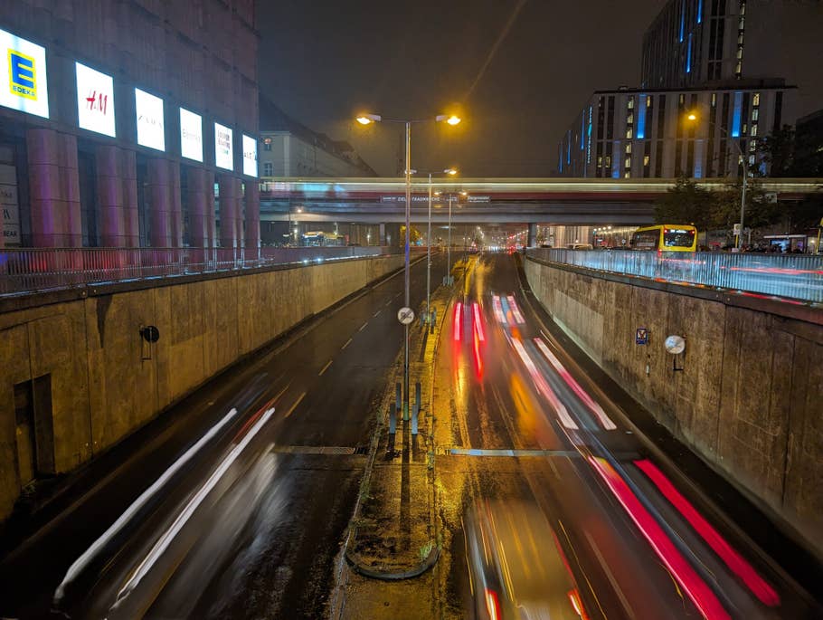 Google Pixel 8 Pro review sample