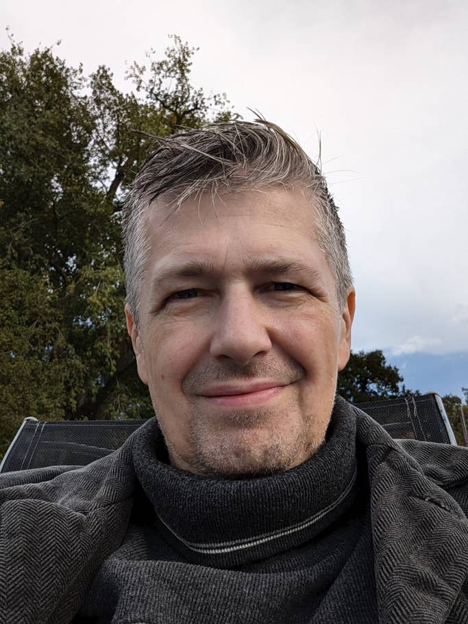 Google Pixel 8 Pro review sample