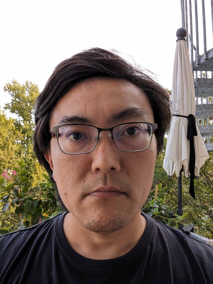 Selfie (1x) - Portrait mode off