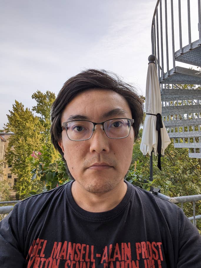 Selfie (0.7x) - Portrait mode off