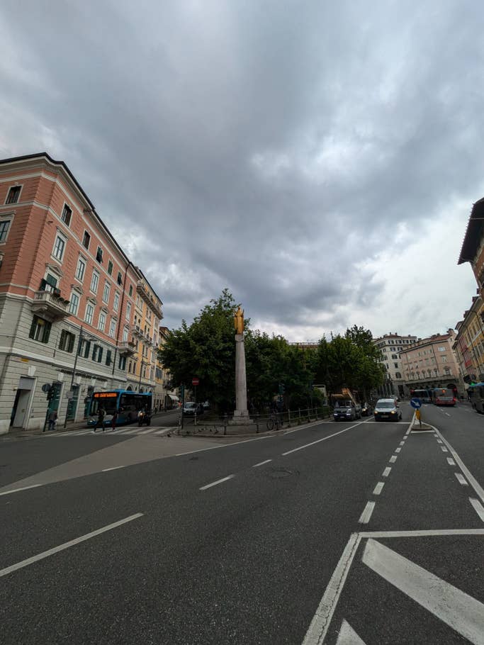 Google Pixel 8a: Ultra-wide-angle camera (0.5x)