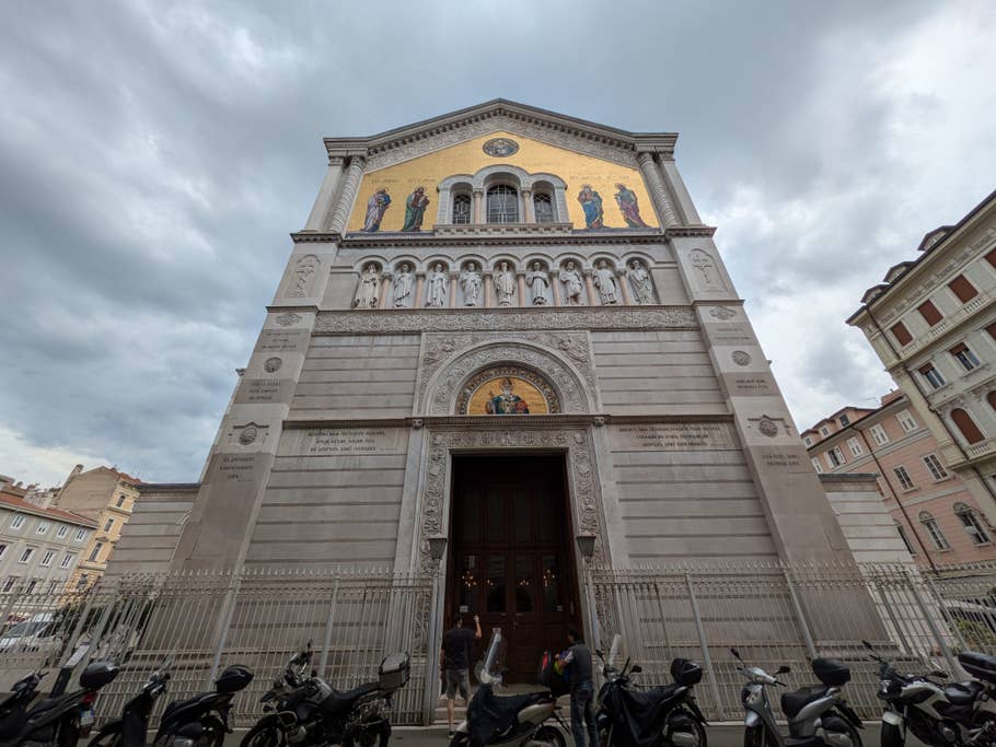 Google Pixel 8a: Ultra-wide-angle camera (0.5x)