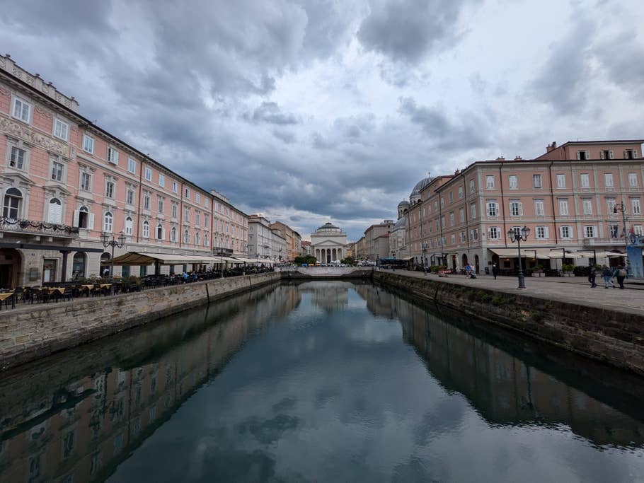 Google Pixel 8a: Ultra-wide-angle camera (0.5x)