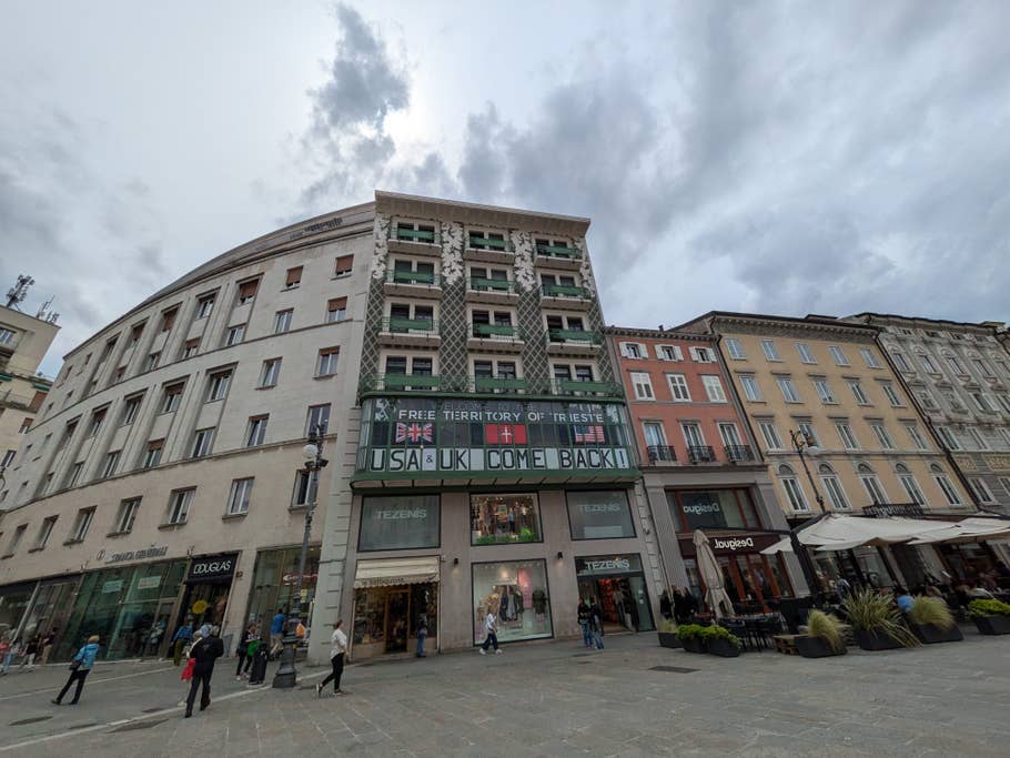 Google Pixel 8a: Ultra-wide-angle camera (0.5x)