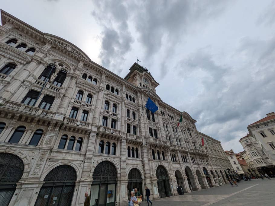 Google Pixel 8a: Ultra-wide-angle camera (0.5x)