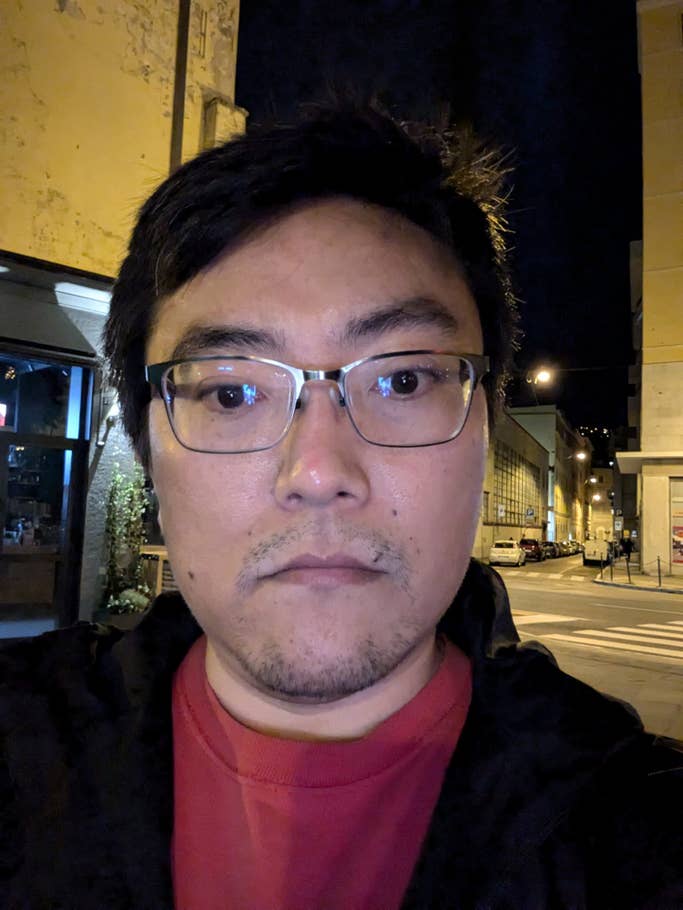 Google Pixel 8a: Selfie (1.4x digital zoom)