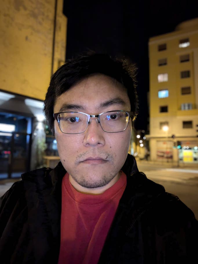 Google Pixel 8a: Selfie - Portrait mode on