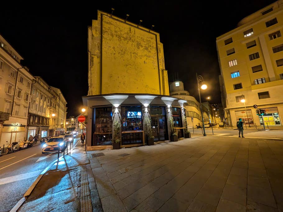 Google Pixel 8a: Ultra-wide-angle camera (0.5x)