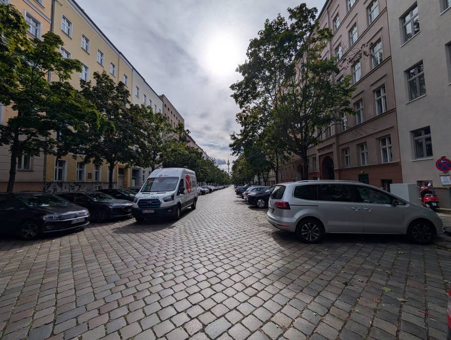 Google Pixel 9 Pro: Ultra-wide-angle camera (0.6x)