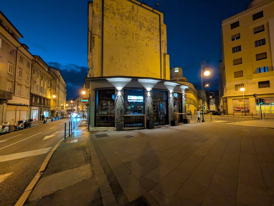 Google Pixel 9a: Ultra-wide-angle camera (0.6x)