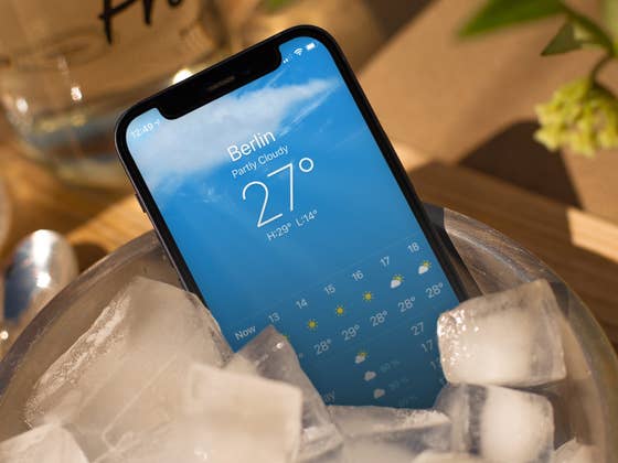 Protect your smartphone from heat: Cool tips for hot summer days!
