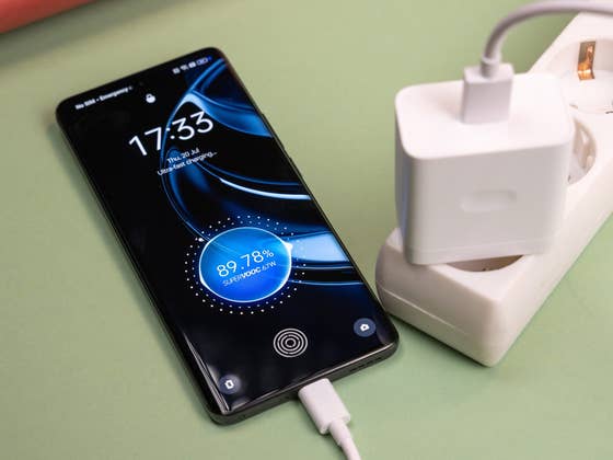 Realme’s 320 W Fast Charging Achieves Sub-5 Minute Charging Time