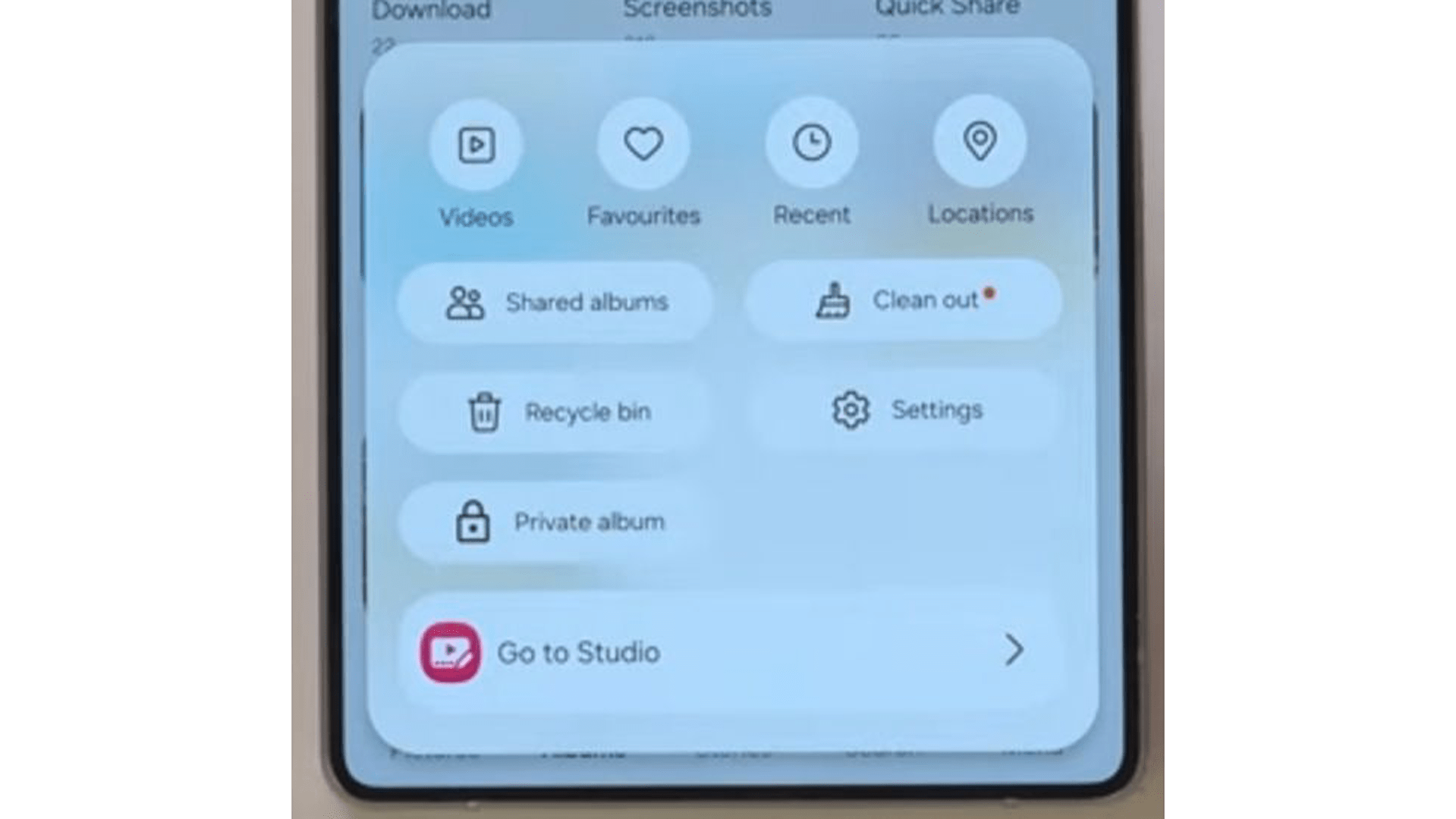 Samsung device screen displaying options like Videos, Favourites, Shared albums, and Settings.