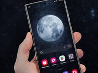A big moon displayed on a Samsung device screen