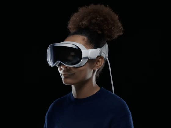 Apple May Use Its Store App to Scan Faces for Vision Pro Sizing