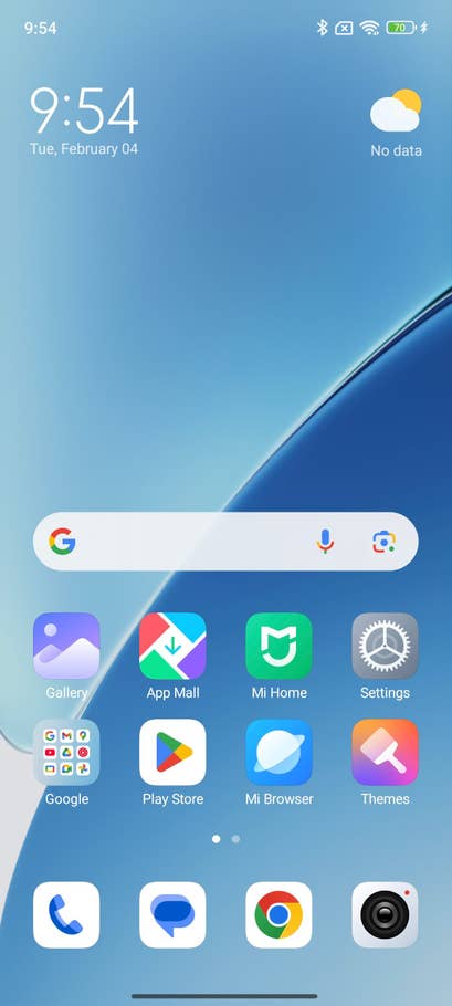 Xiaomi 15 home screen showing time, date, and various app icons.