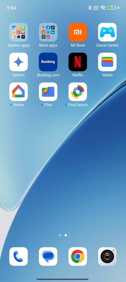 Screenshot of Xiaomi 15 app tray with various app icons on a blue background.