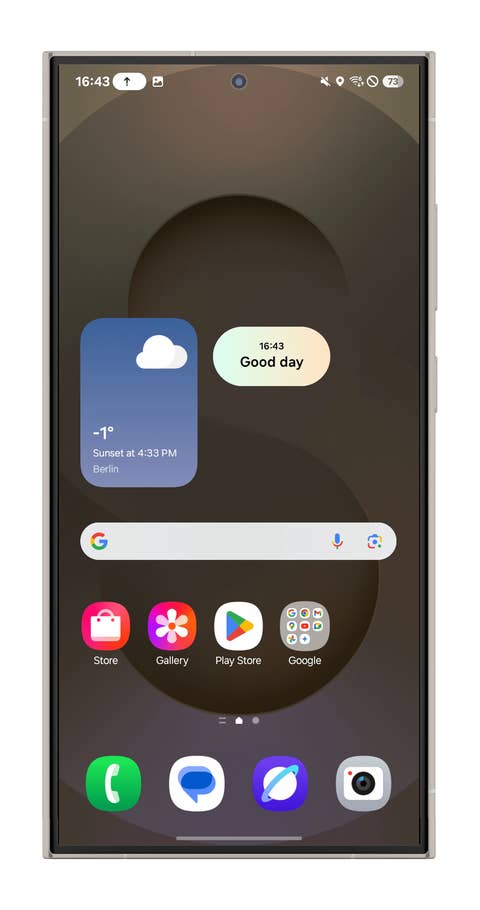 Samsung One UI 7 interface showing time, weather widget, and app icons.