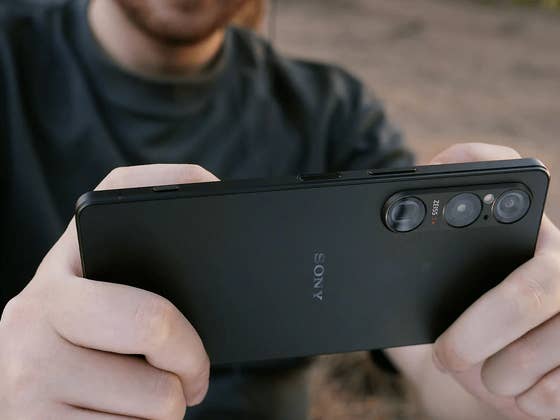 Samsung & Apple Beware: Sony’s New Xperia Could Steal Their Camera Crown