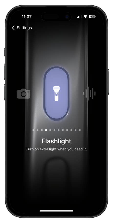 iPhone 16 settings showing the flashlight option.