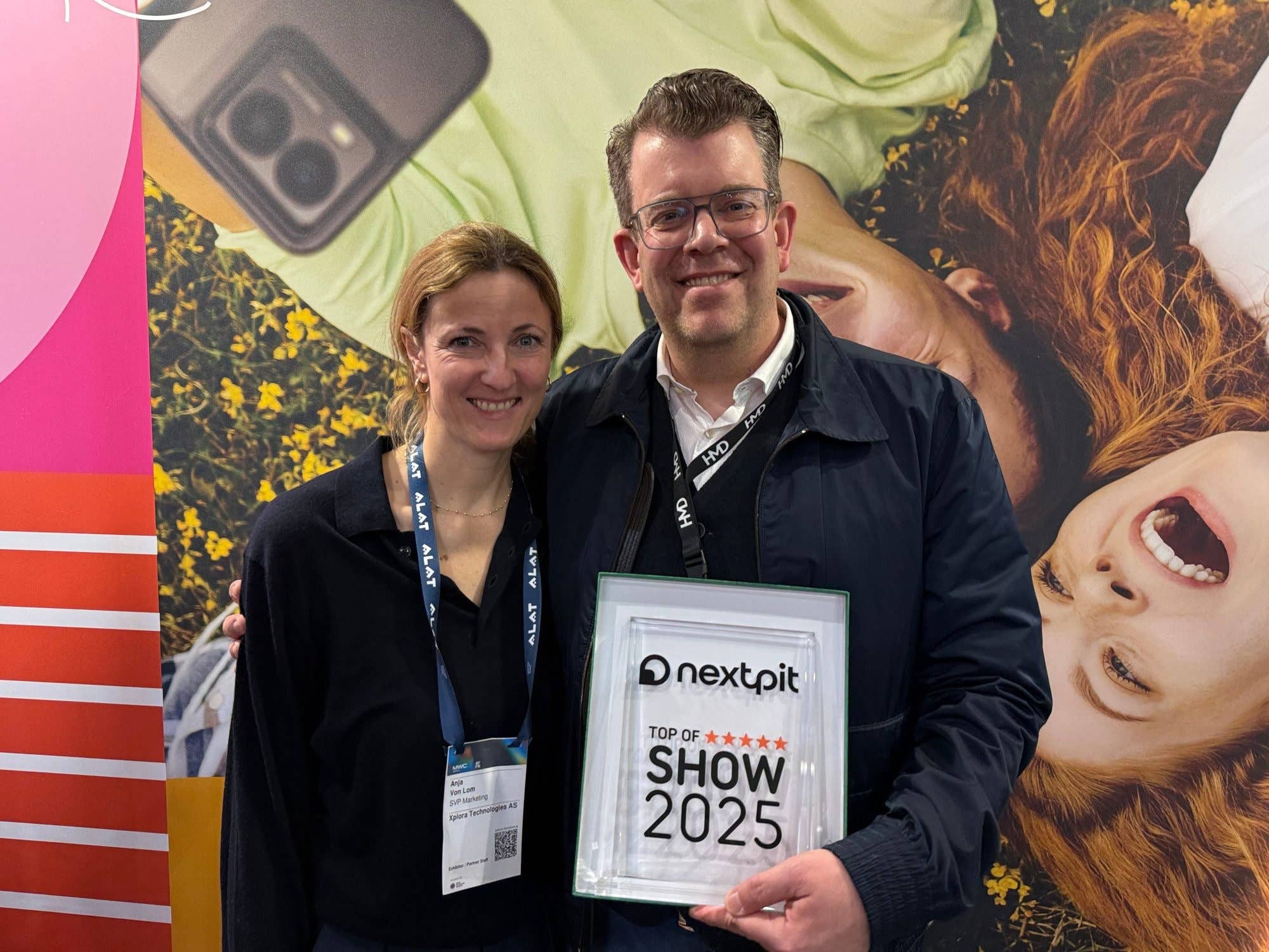 Two people pose with a 'nextpit Top of Show 2025' award at MWC 2025 event. Two people pose with a 'nextpit Top of Show 2025' award at MWC 2025 event.