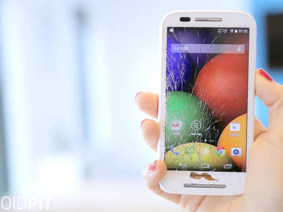 This is the only way to stop a phone screen from breaking in a fall