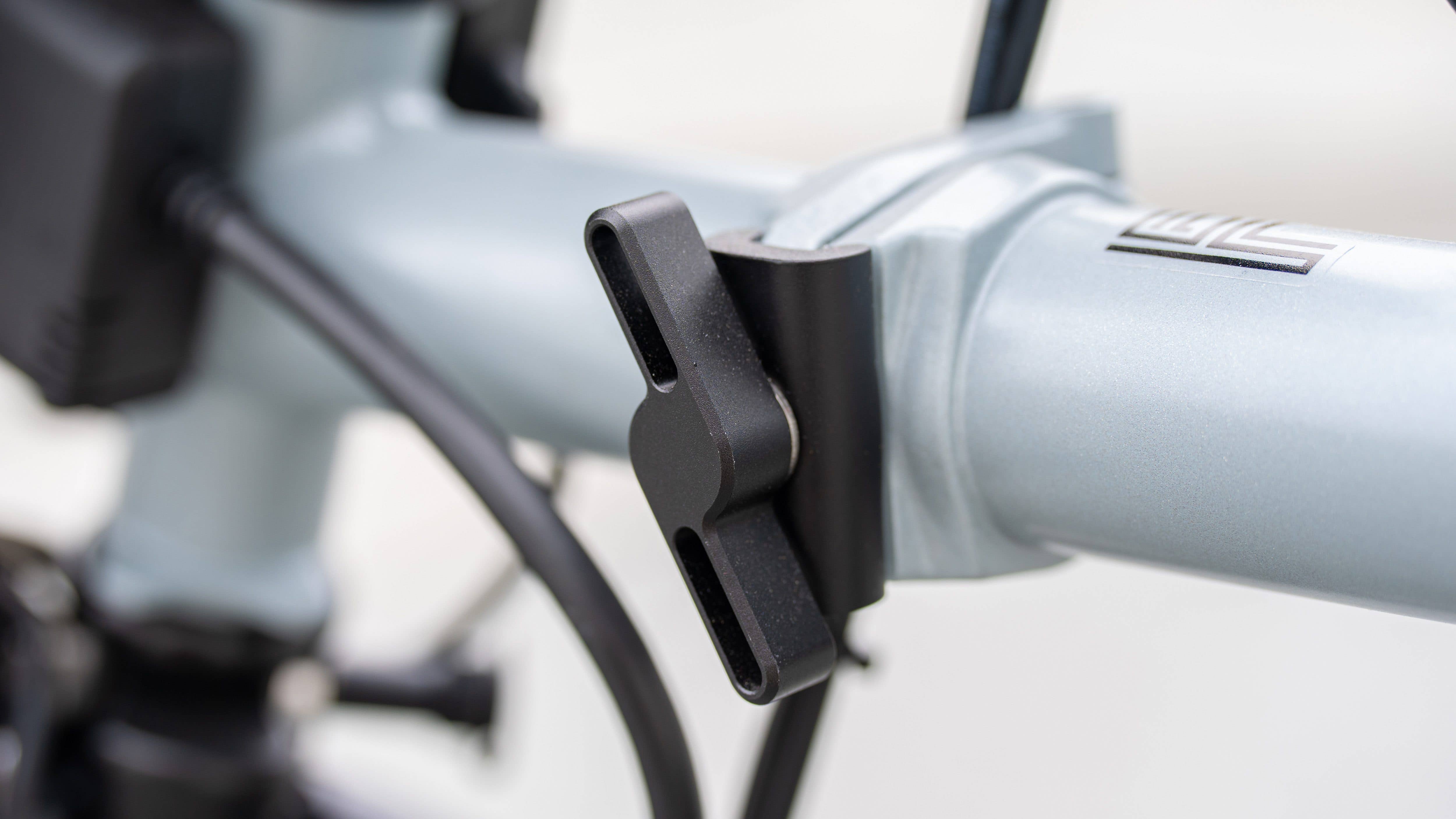 The screws are nice and tight for the folding mechanism.