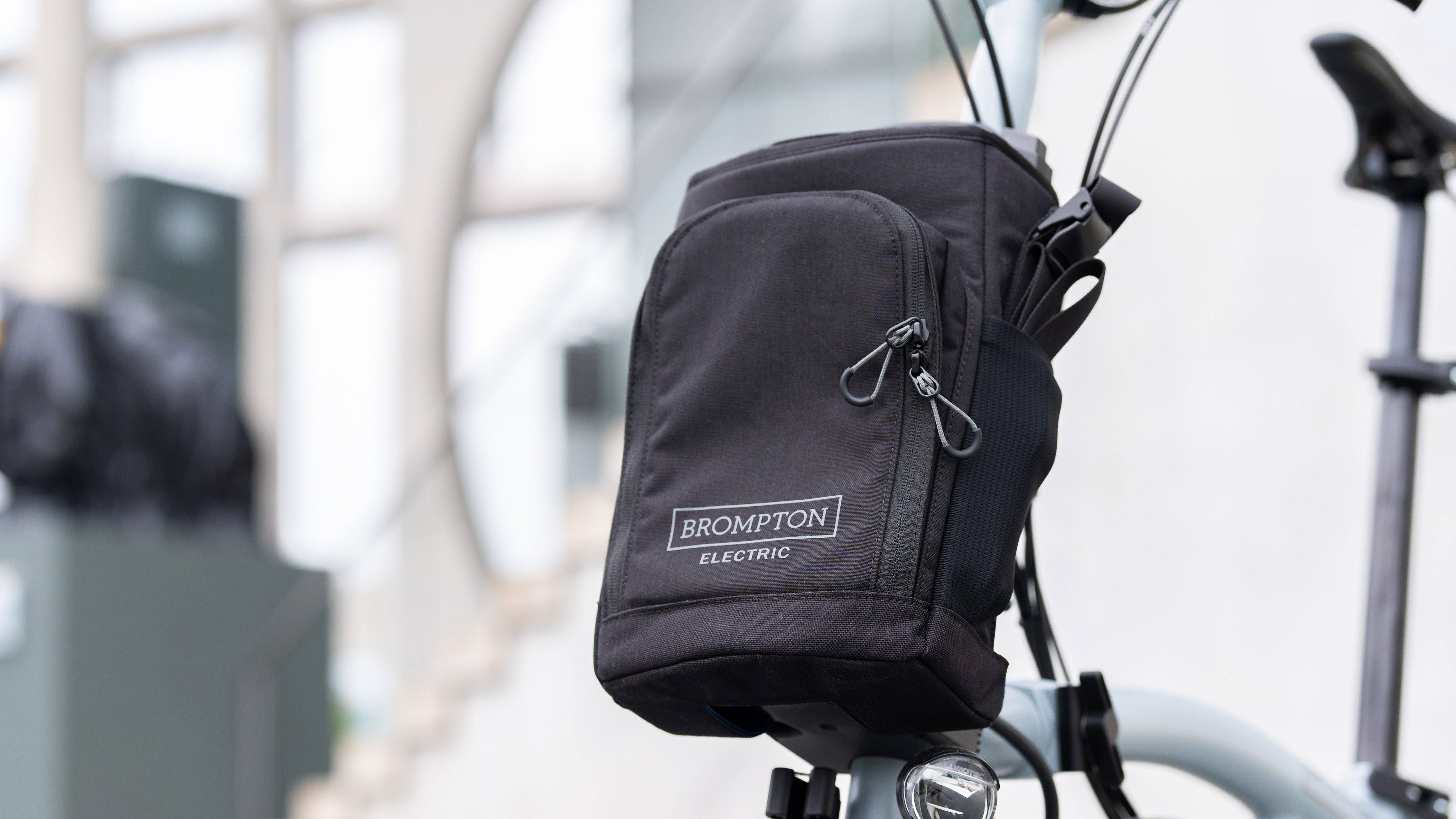 Store the battery in this practical carrying bag.