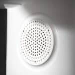 The speaker is located at the bottom of the camera and is surprisingly loud. Close-up of the Reolink Atlas PT Ultra device and its powerful speaker.