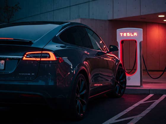 Dynamic or Disruptive? Tesla’s New Supercharger Rates Ignite Debate