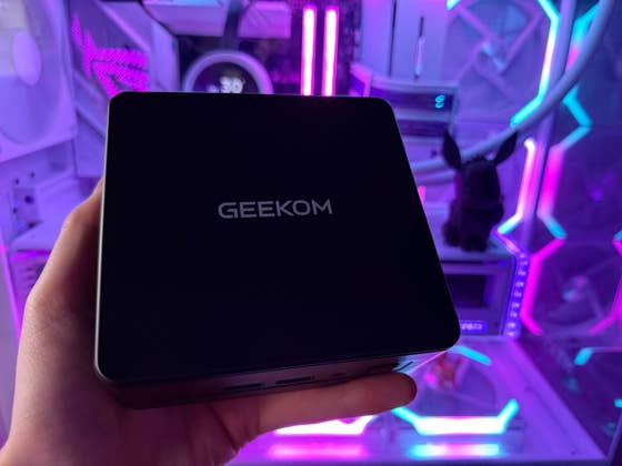 GEEKOM IT15 Review: The Smallest Desktop Gaming PC?