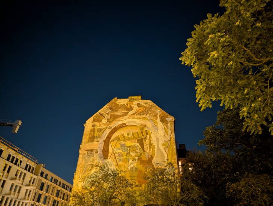 Night photo taken with the Google Pixel 9 Pro XL.