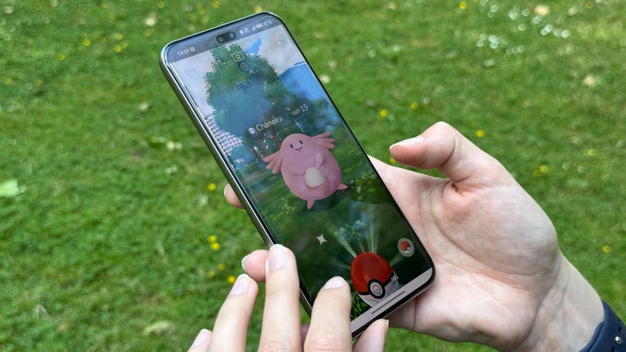 Honor 400 Pro display when outdoors.