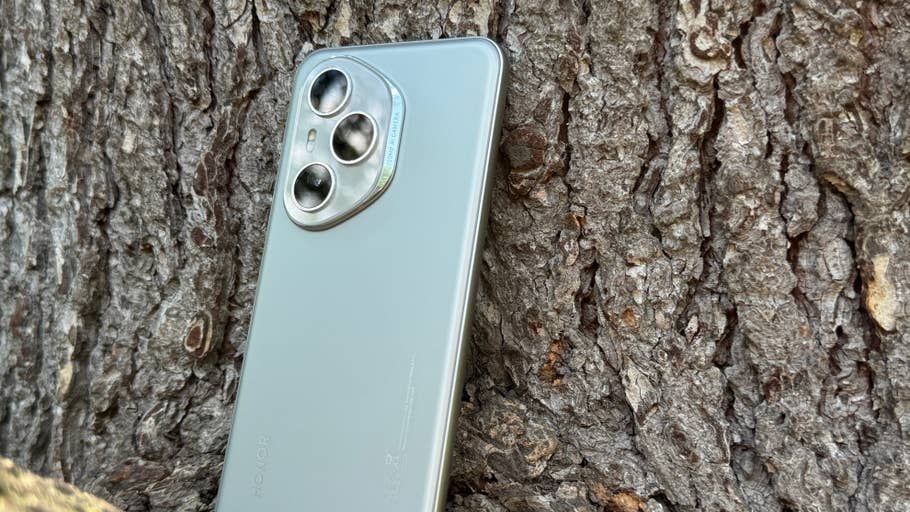 Cameras of the Honor 400 Pro.