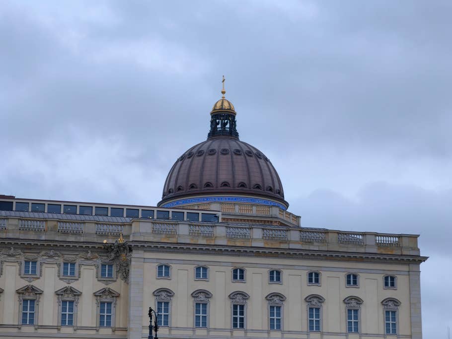 Huawei Mate 50 Pro review picture