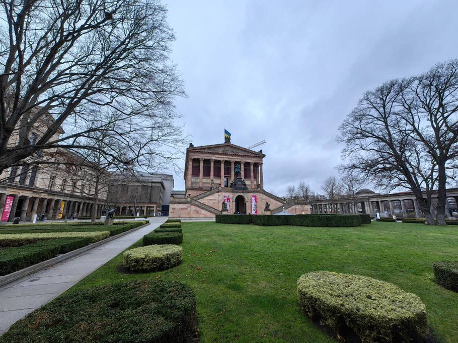 Huawei Mate 50 Pro review picture