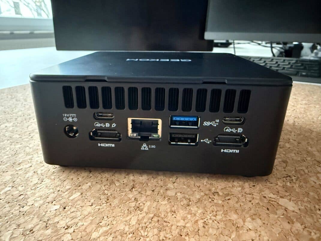 Geekom IT15 mini PC ports on the back