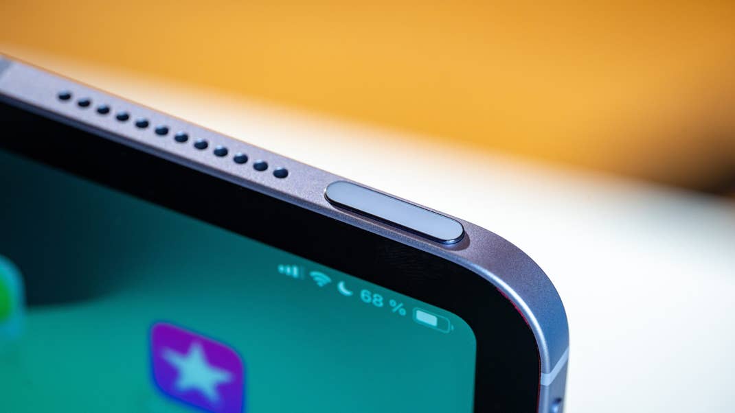 Apple iPad Air 2024 power button, which also works as a fingerprint reader Apple iPad Air 2024 power button, which also works as a fingerprint reader