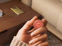 A female hand holding the Moto Tag 2.