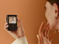 motorola-razr-2019-selfie.jpg