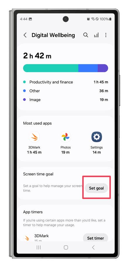 One UI screenshots showing how to display a screen time widget.